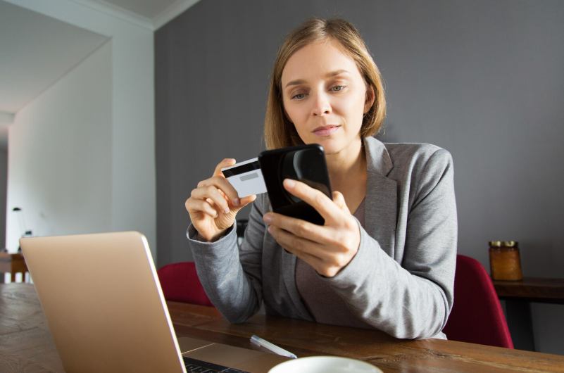 Займы за 5 минут: что скрывается за мгновенным одобрением онлайн-кредитов